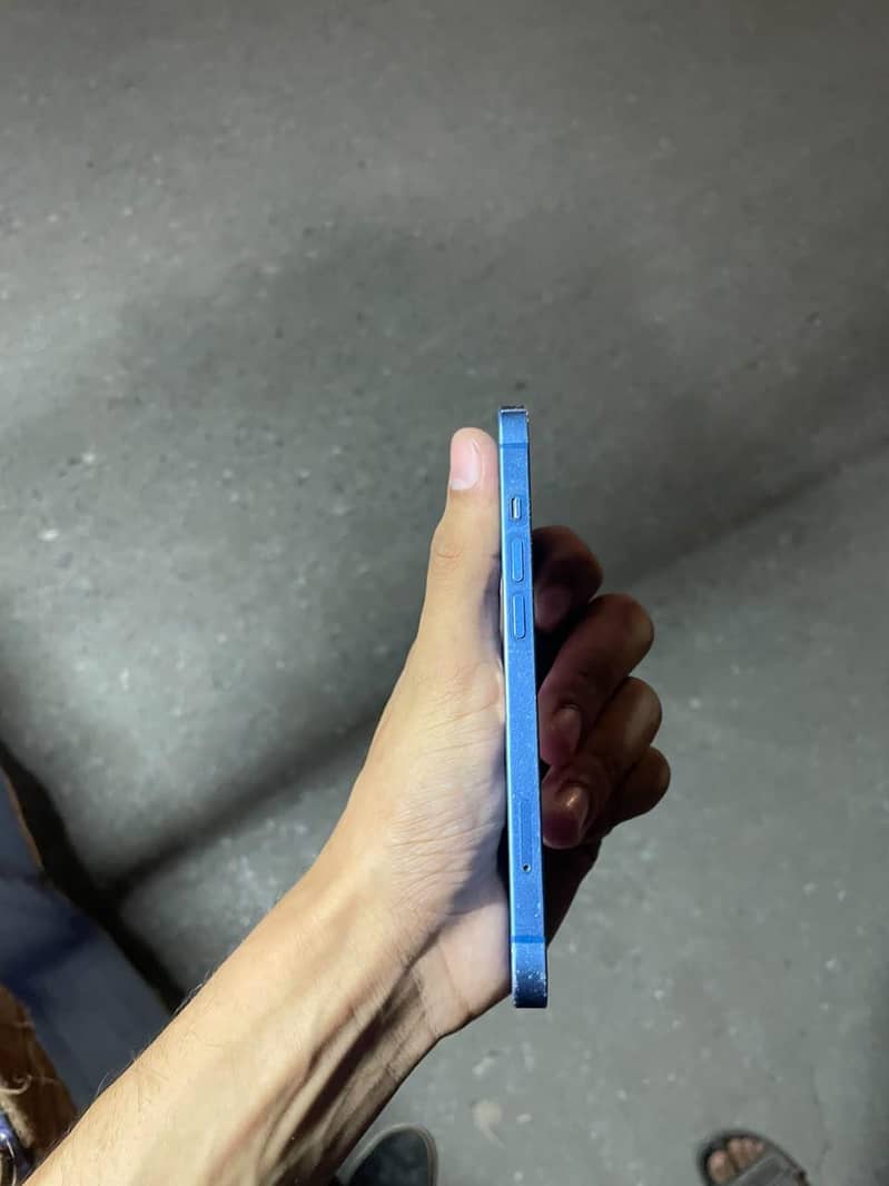 Apple iPhone 13 2