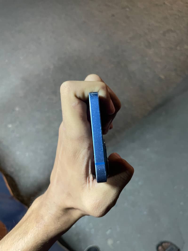 Apple iPhone 13 4