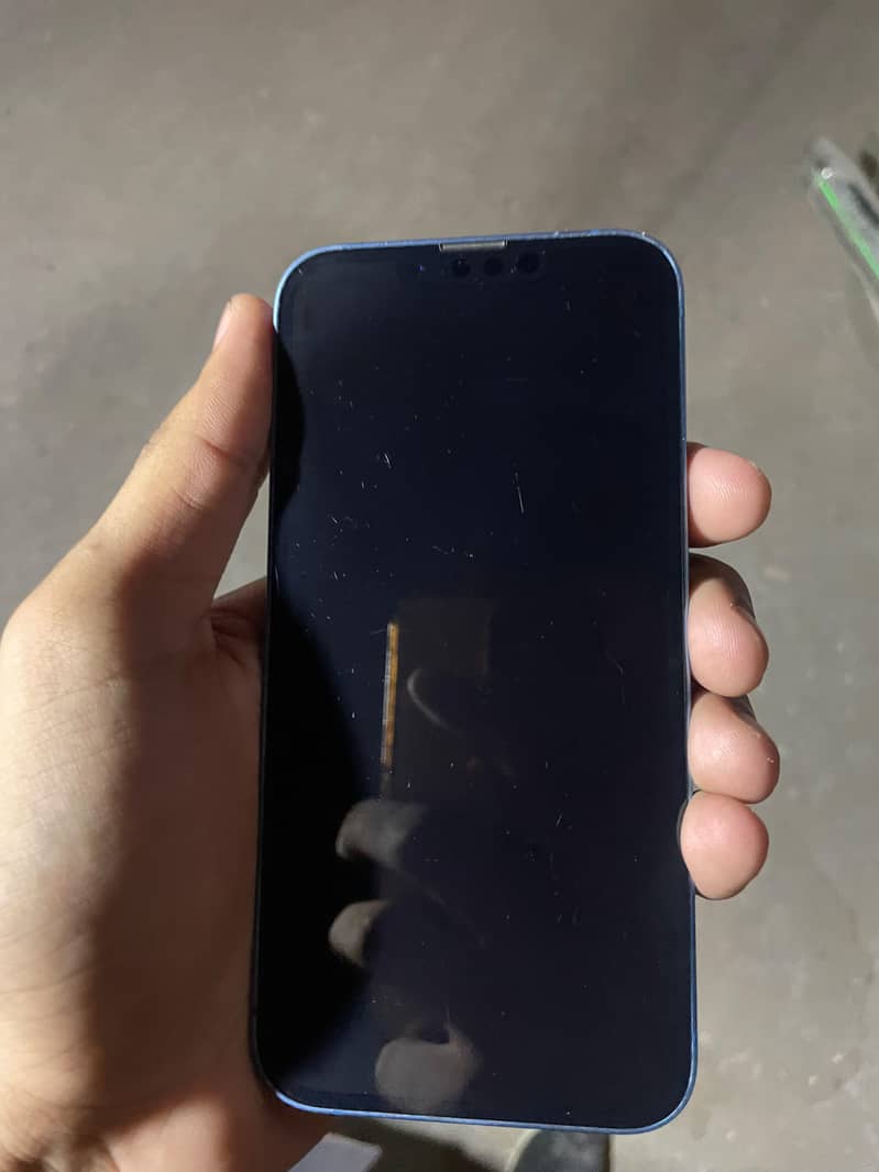 Apple iPhone 13 5
