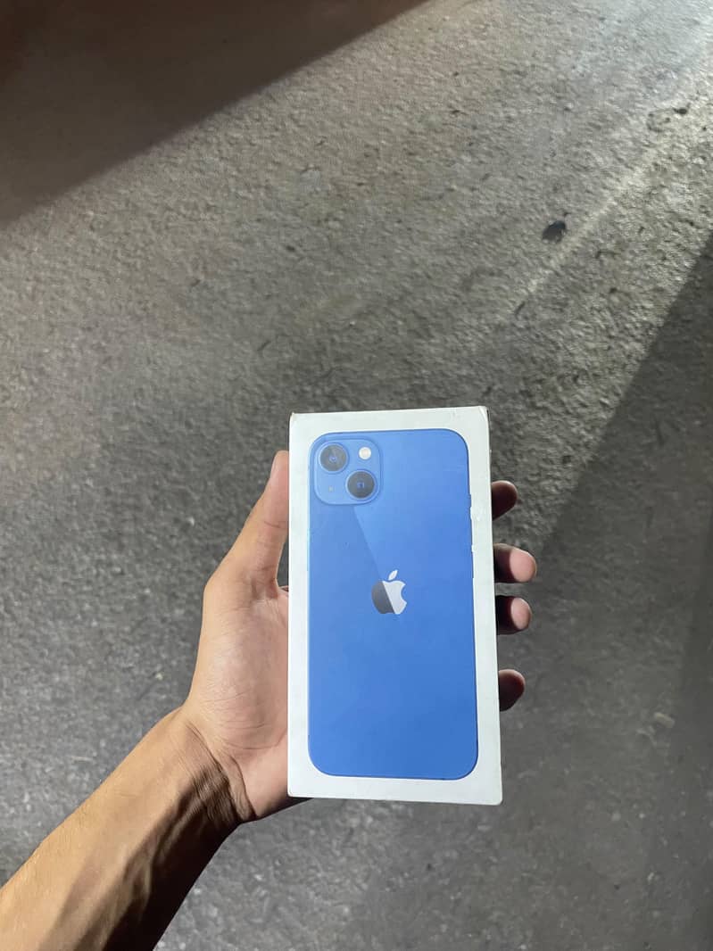 Apple iPhone 13 8