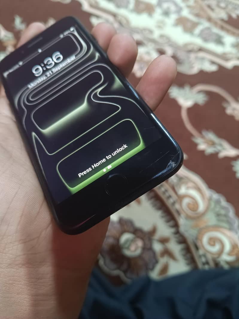 Apple iPhone 7 2