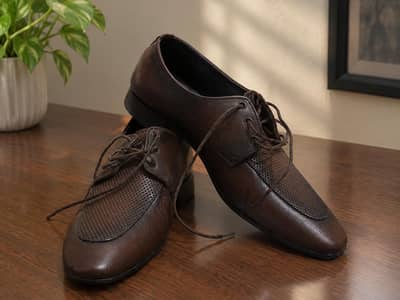 Brown leather dress shoes 10/10 condition / size 4 number