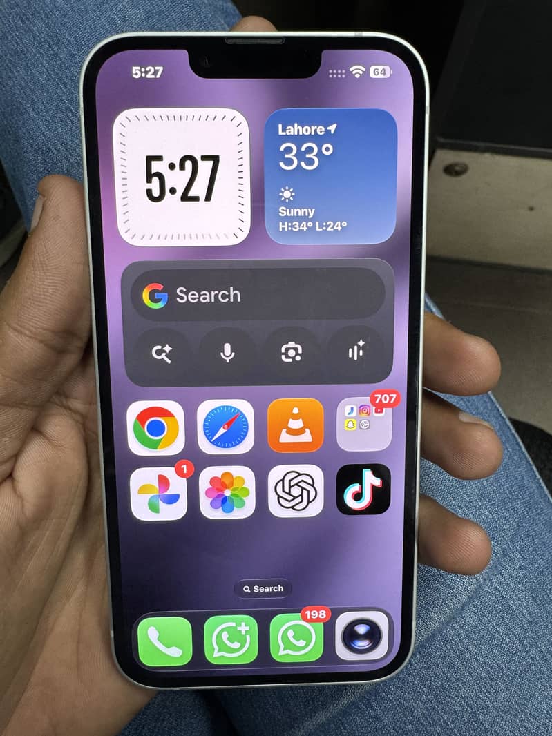Apple iPhone 16e 9