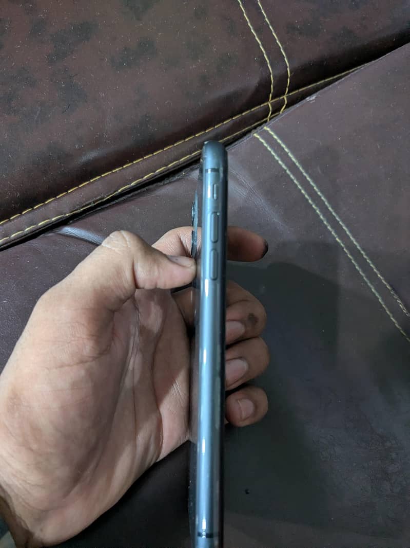 Apple iPhone 11 3