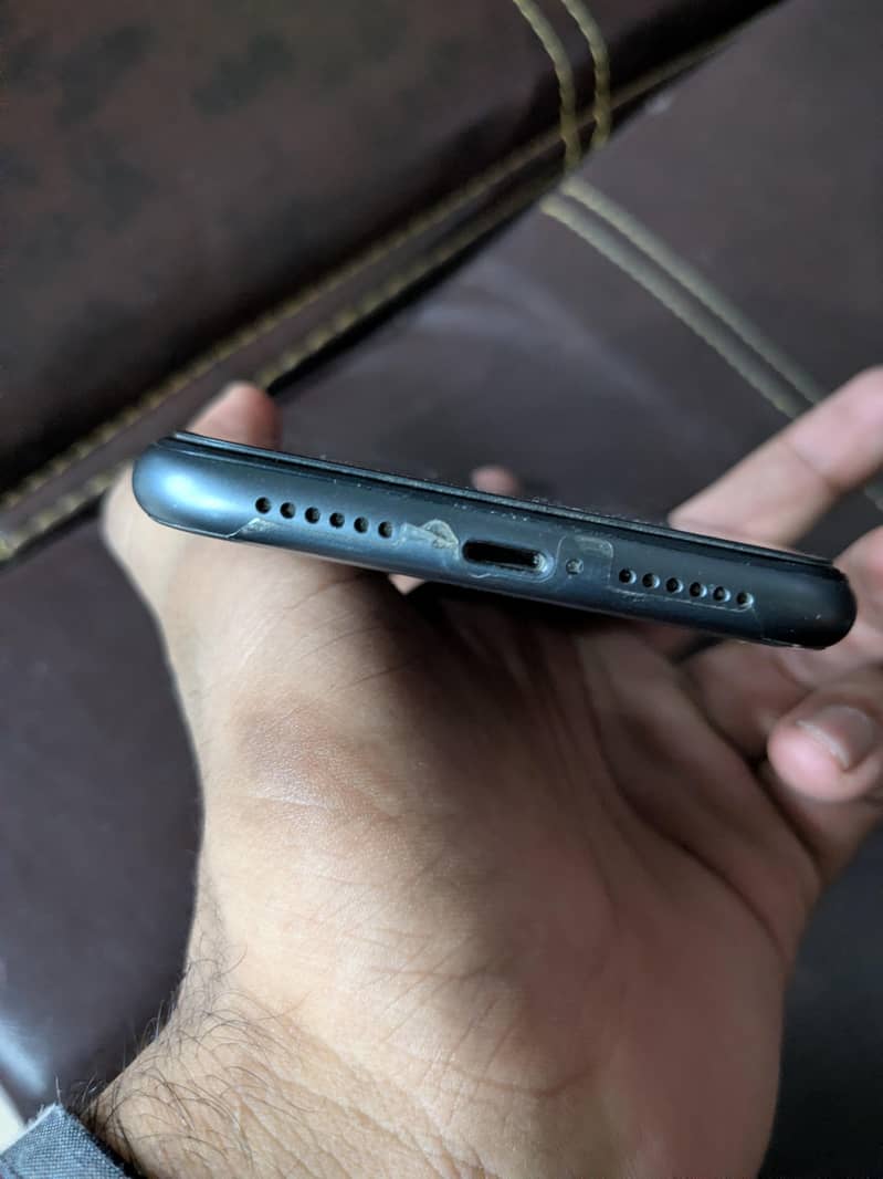 Apple iPhone 11 4