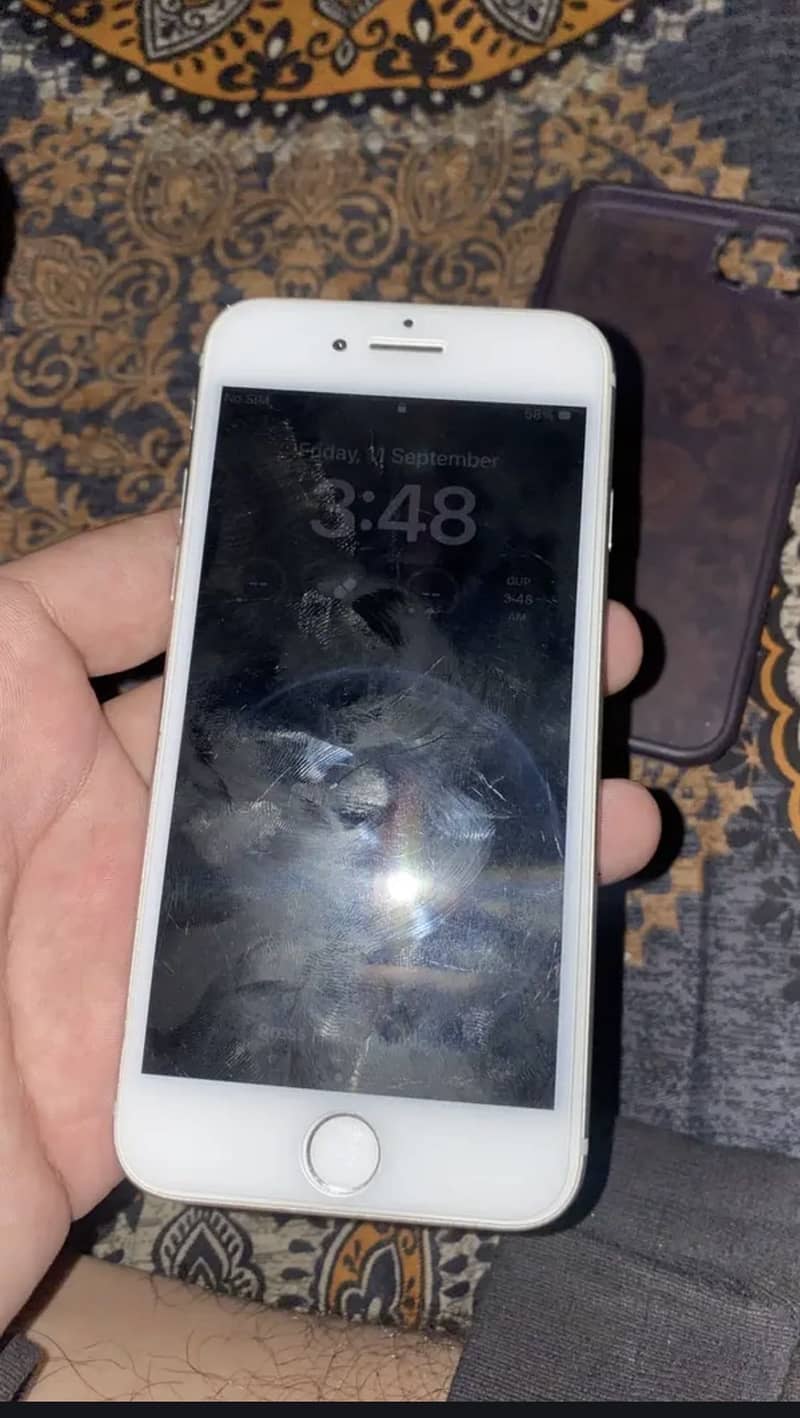 Apple iPhone 8 3