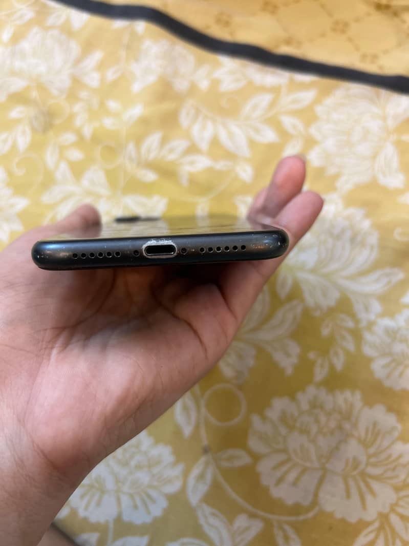 Apple iPhone 11 3