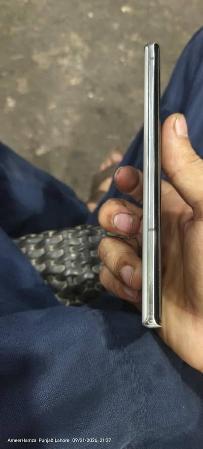 Docomo arowos F52A 5g