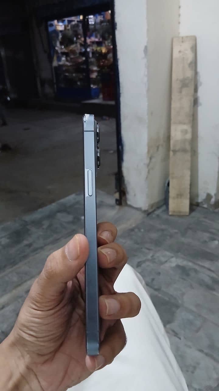 Apple iPhone 13 Pro Max 1