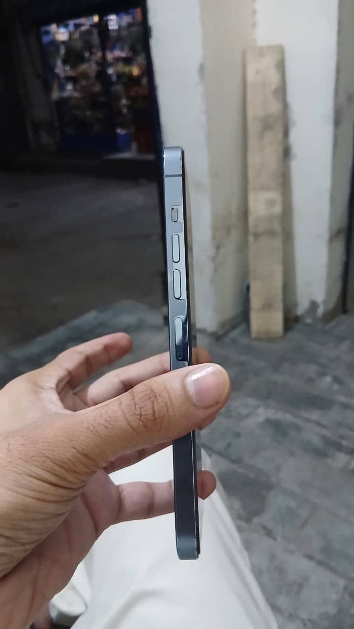 Apple iPhone 13 Pro Max 2