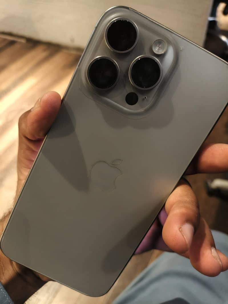 Apple iPhone 15 Pro Max 6