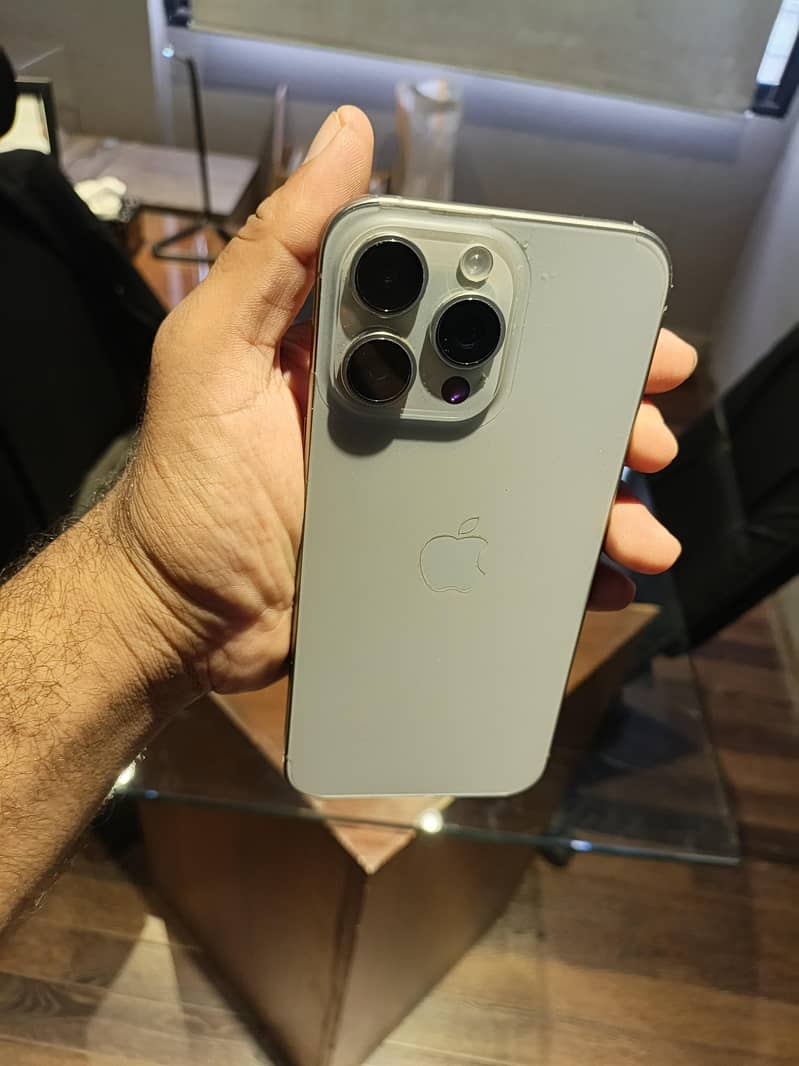 Apple iPhone 15 Pro Max 9