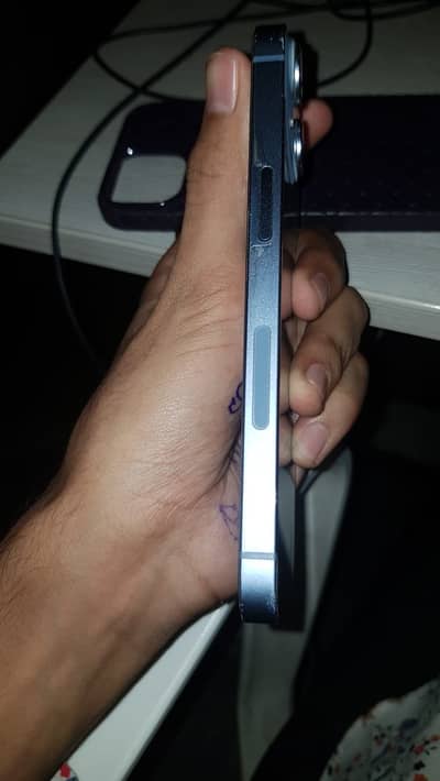 Apple iPhone 14