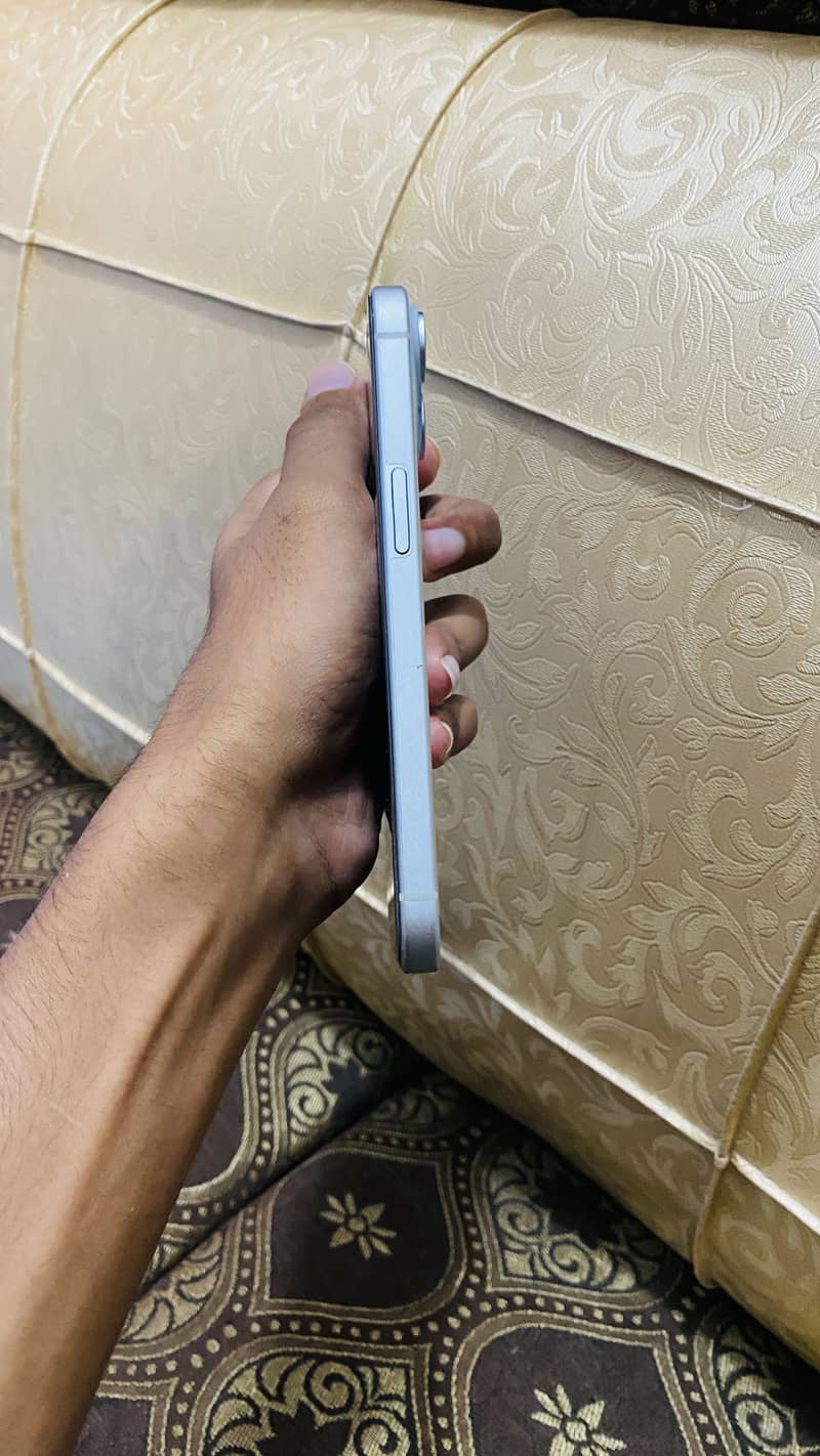 Apple iPhone 15 3