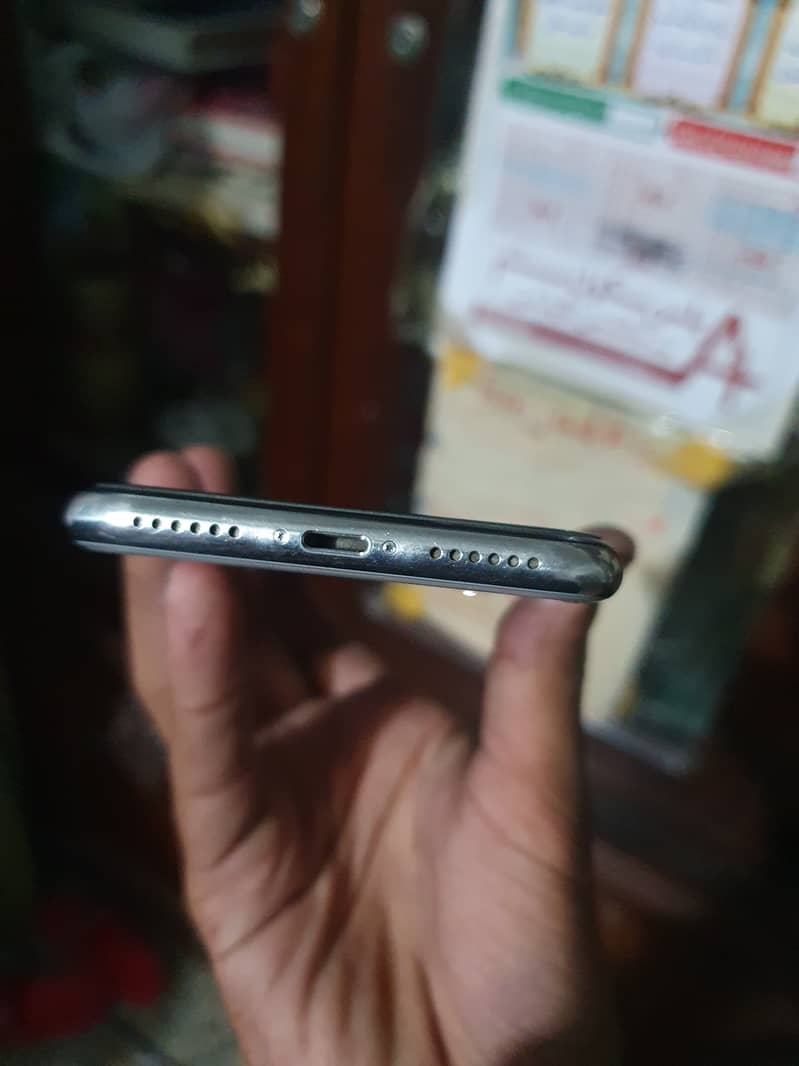 Apple iPhone X 3