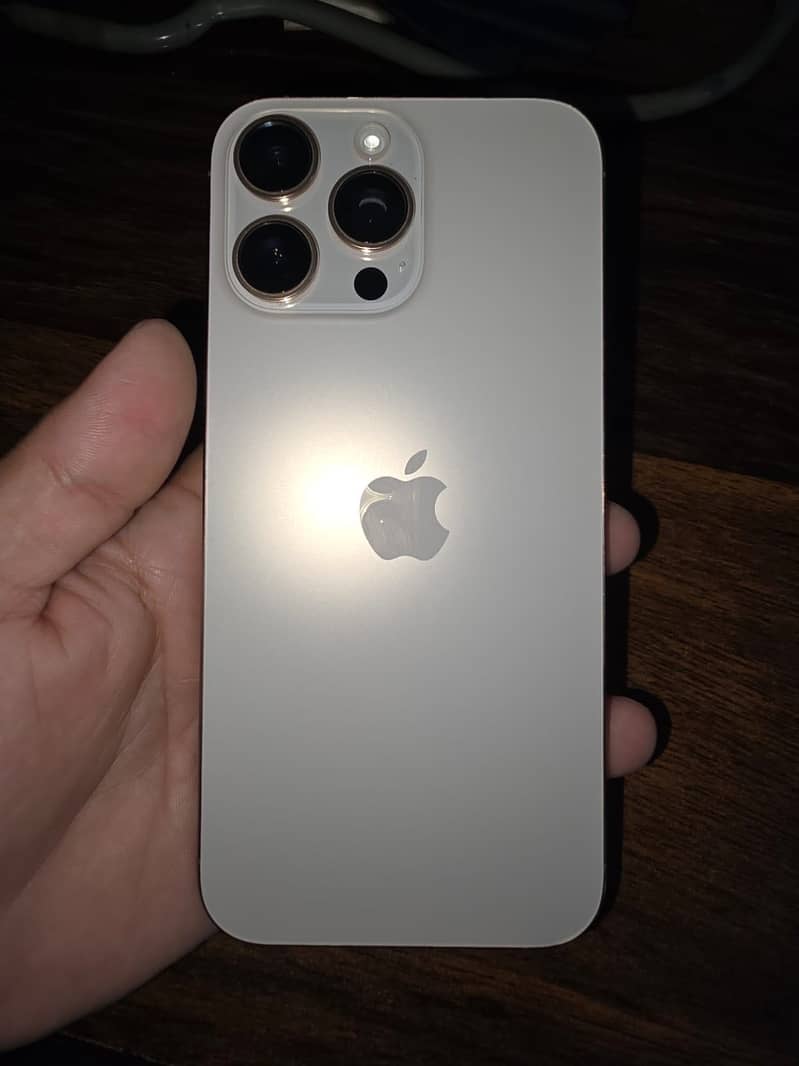 Apple iPhone 16 Pro Max 3