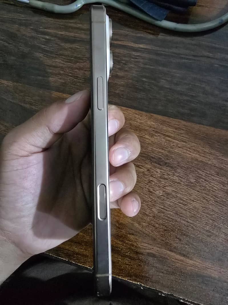 Apple iPhone 16 Pro Max 5