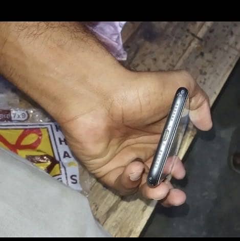 Apple iPhone 11 4