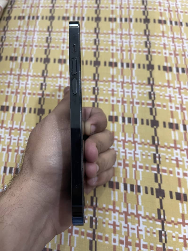 Apple iPhone 12 Pro 1