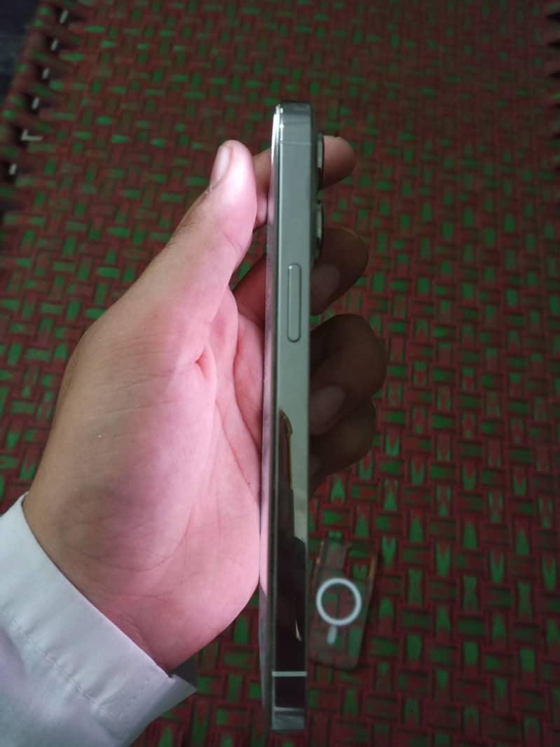 iPhone 13 pro 4