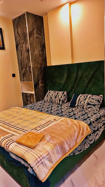 DAILY BASIS ONE BEDROOM FURNISHED APARTMENT FOR RENT IN IQBAL BLOCK BAHRIA TOWN LAHORE