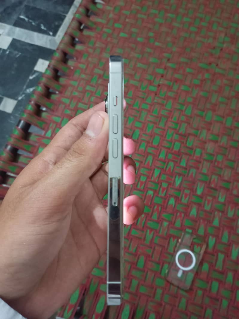 Apple iPhone 13 Pro 1