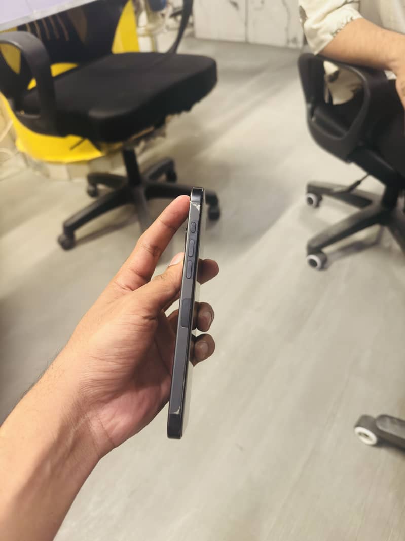 iPhone 16 Pro Max 3
