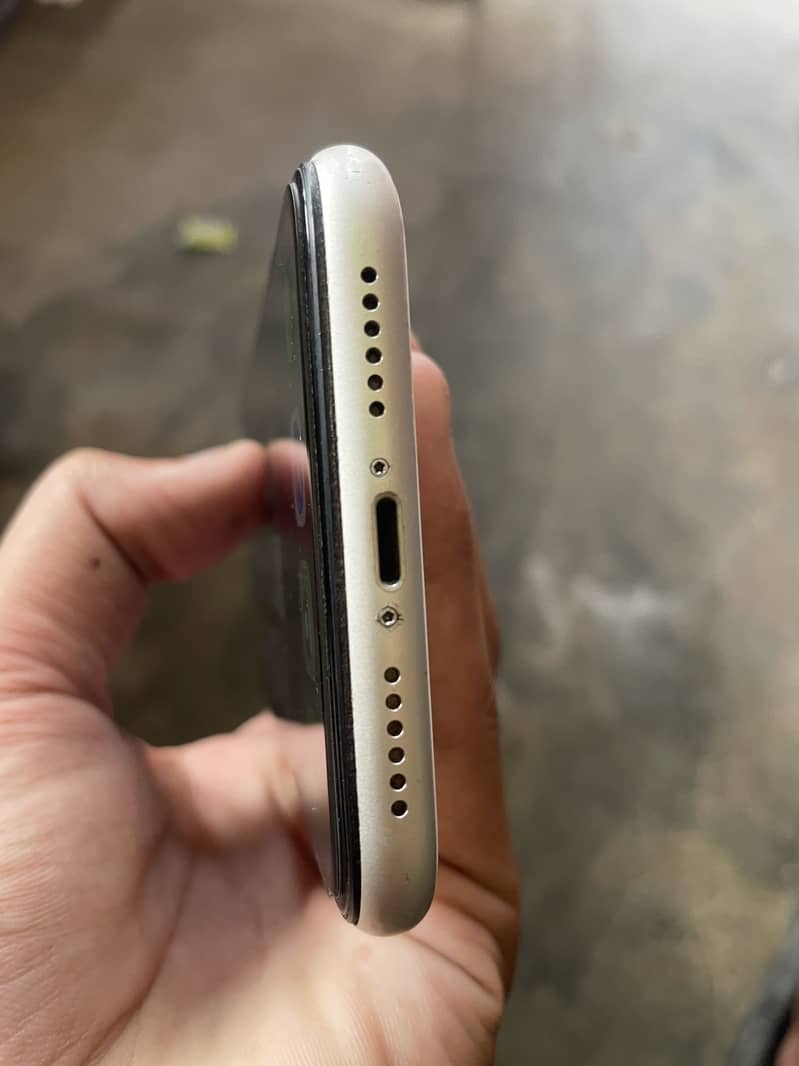 Apple iPhone 11 3