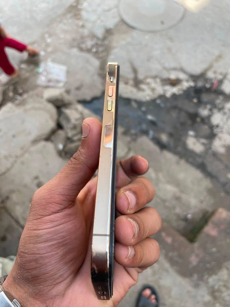 Apple iPhone 14 Pro Max 0