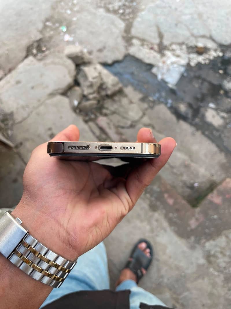 Apple iPhone 14 Pro Max 2