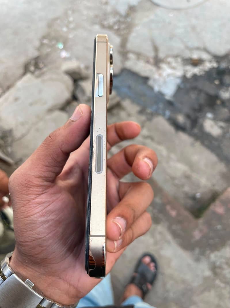 Apple iPhone 14 Pro Max 3