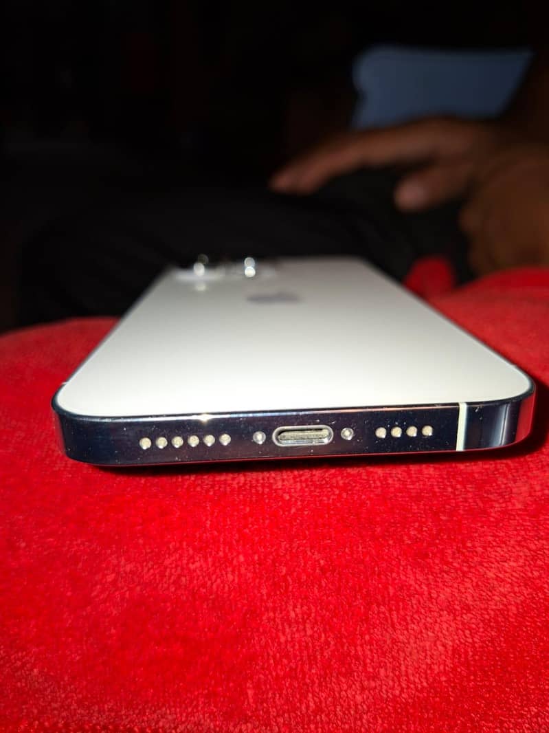Apple iPhone 14 Pro Max 3