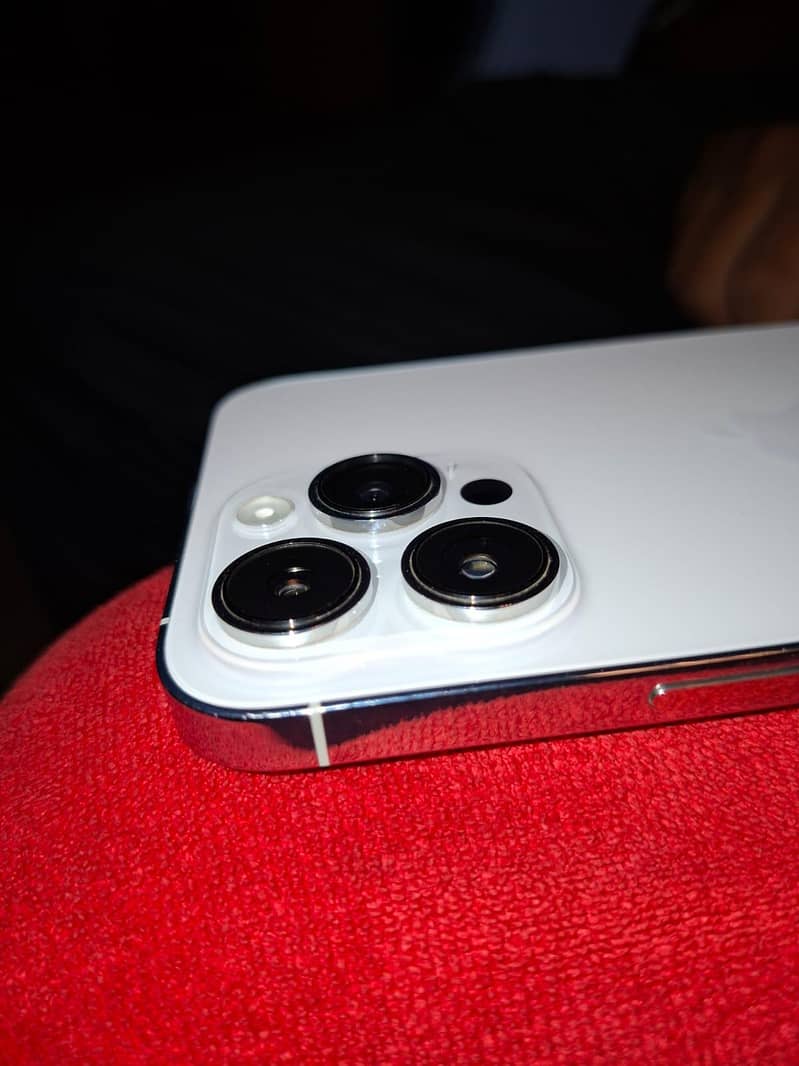 Apple iPhone 14 Pro Max 4