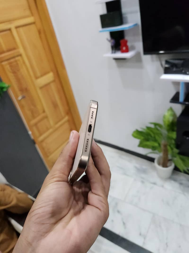 Apple iPhone 16 Pro Max 3