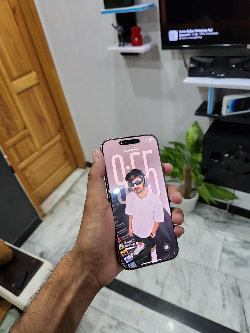 Apple iPhone 16 Pro Max 6