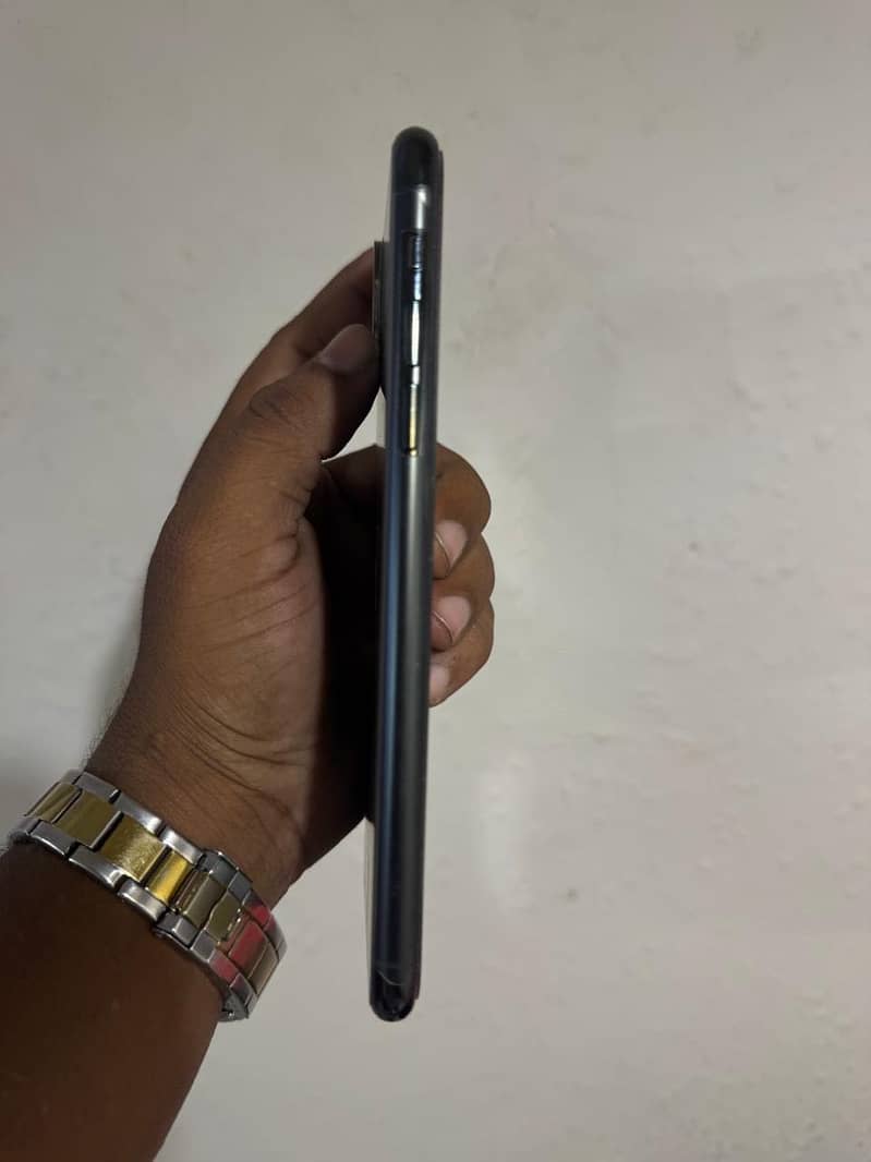 Apple iPhone 11 Pro Max 2