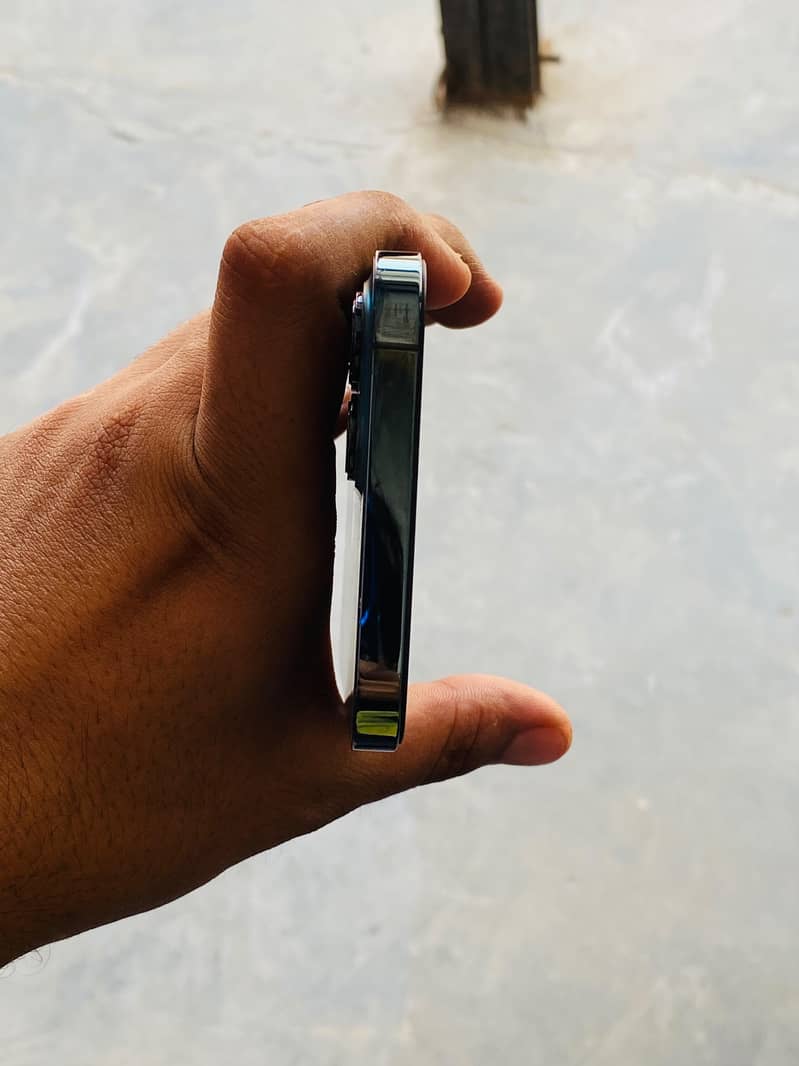 Apple iPhone 12 Pro Max 4