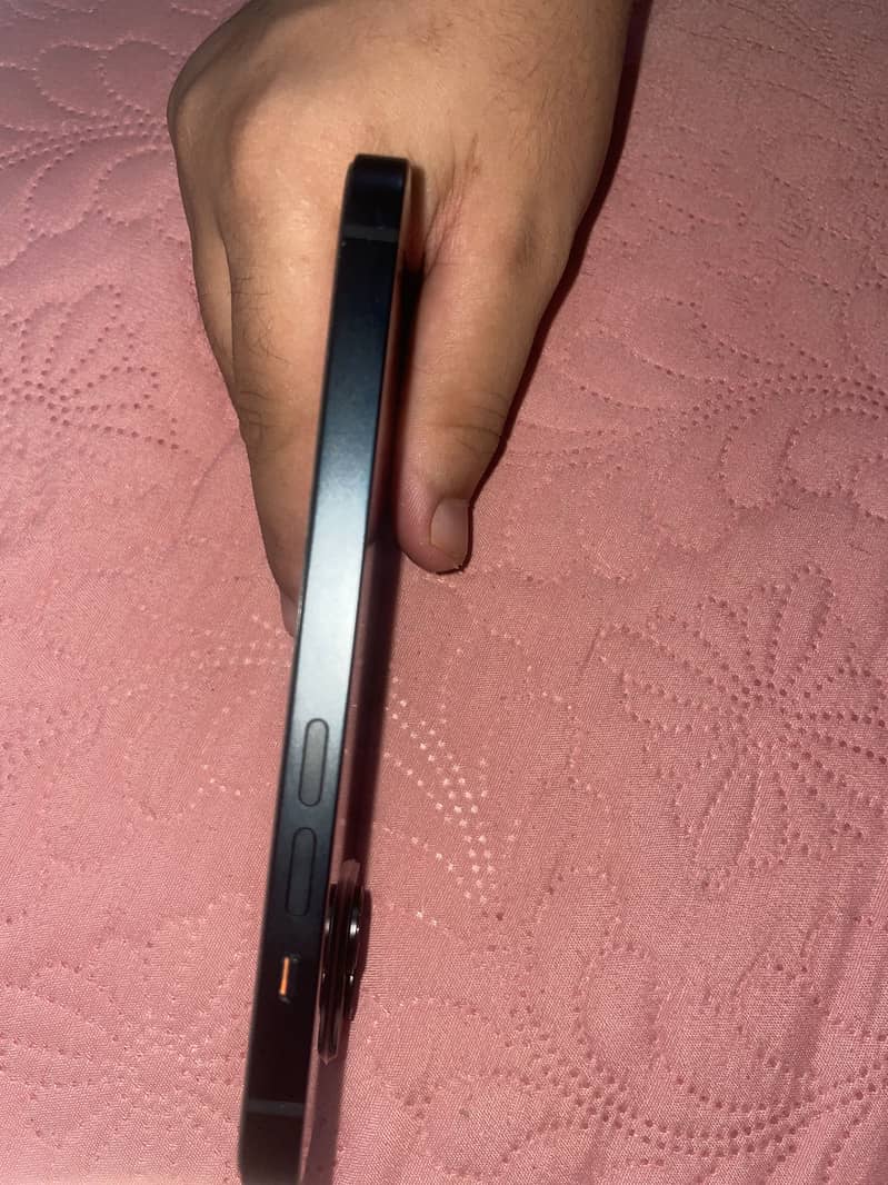 Apple iPhone 14 4