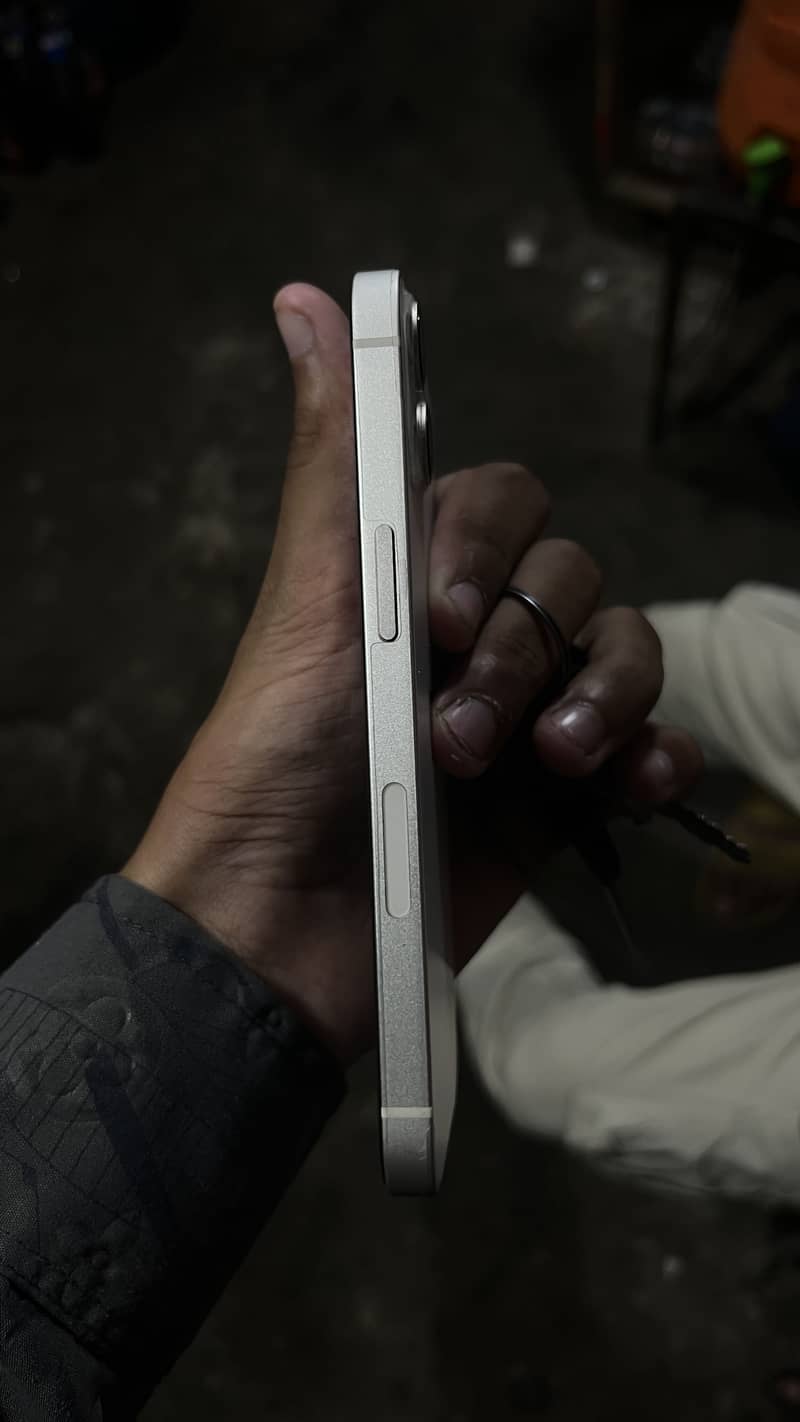 Apple iPhone 13 2