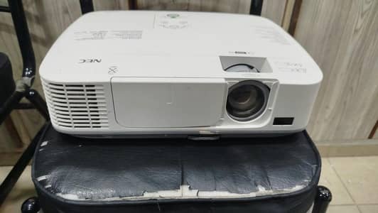 All kinds of projectors Available for school college home