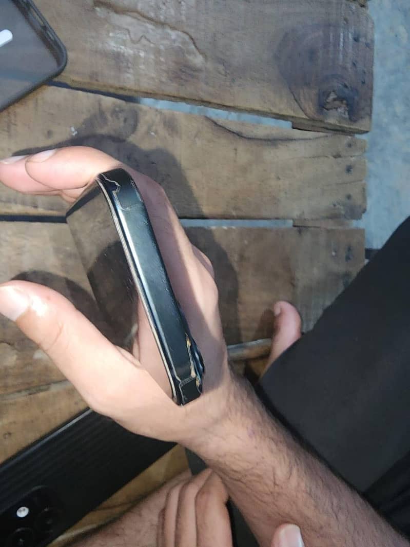 Apple iPhone 15 4