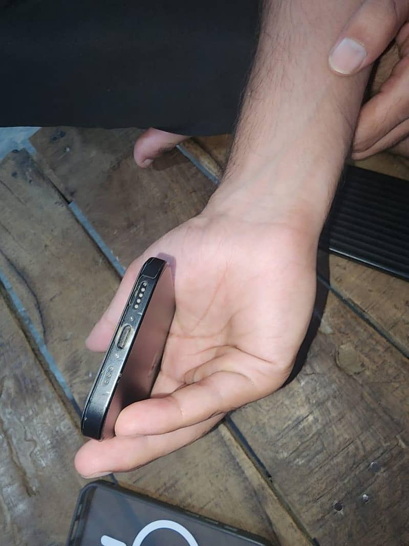 Apple iPhone 15 7