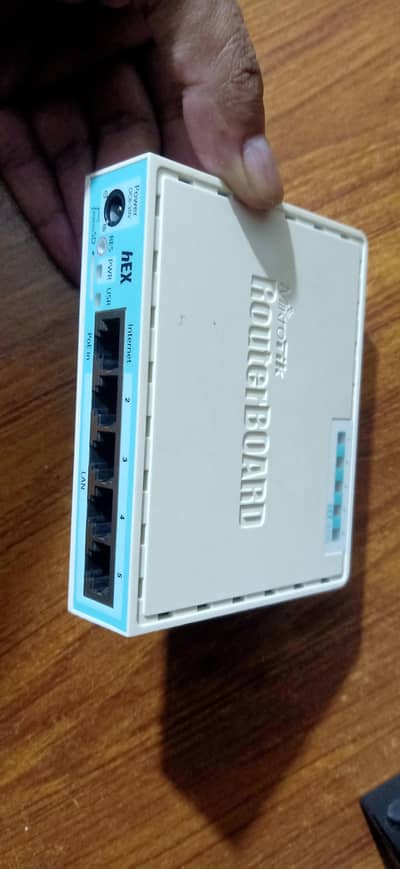 MikroTik hEX RB750Gr3 Gigabit Router - Excellent Condition 10/10