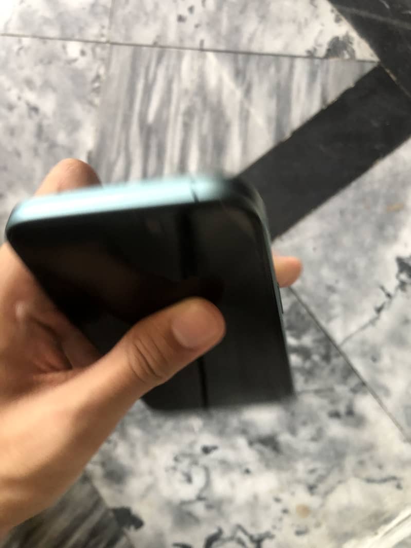 Apple iPhone 16 5