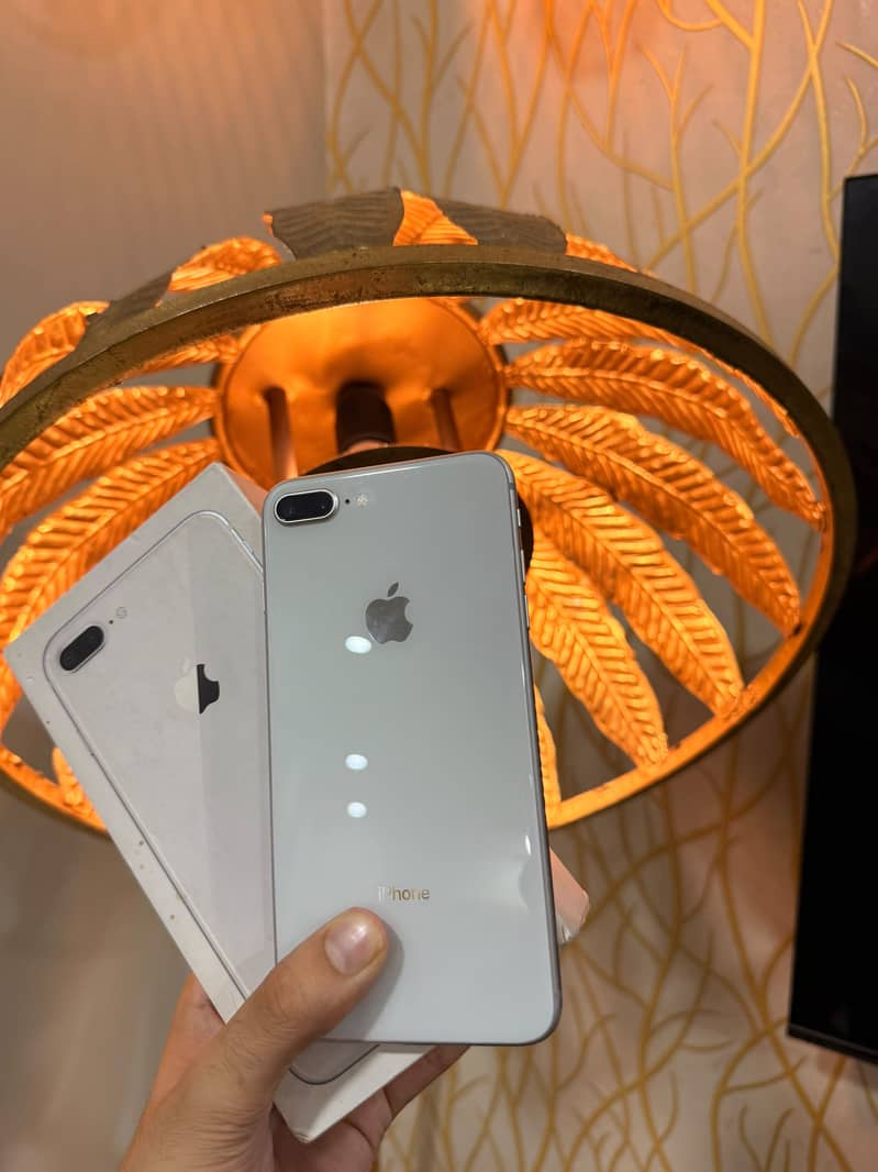 Apple iPhone 8 Plus 3
