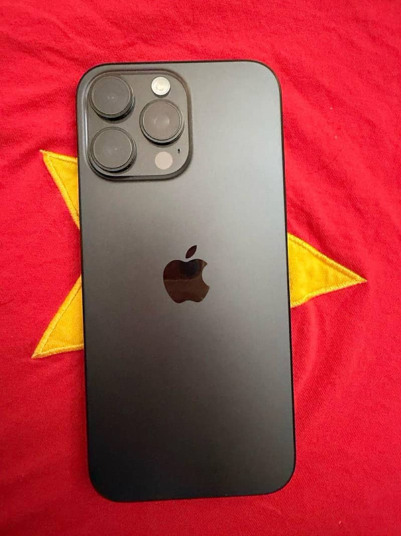 Apple iPhone 16 Pro Max 1