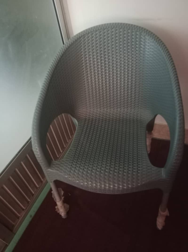 Chairs 0