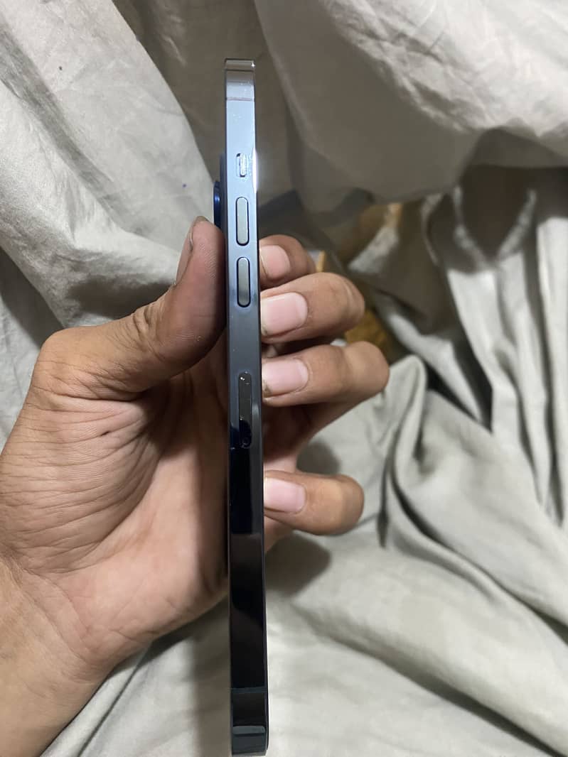 Apple iPhone 12 Pro Max 4