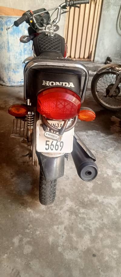 HONDA CG 125 brand new conition. 23900 km driven