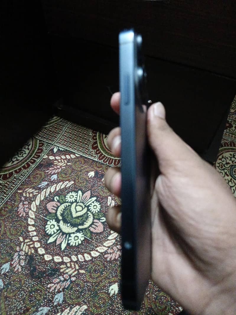 Apple iPhone 15 Pro 3